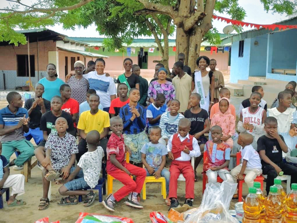 Quand la couronne rime avec compassion : Miss Prestige Gagnoa aux côtés des enfants de l’Orphelinat Emmanuel