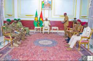 Burkina Faso : les ministres de la Défense de l’AES réunis autour d’Ibrahim Traoré pour légaliser leur “Force…