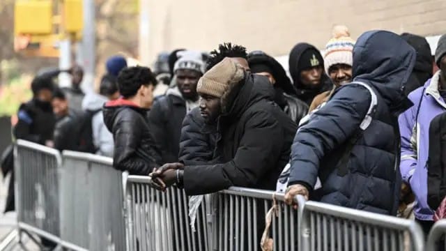 « PAYS DE MERDE »…