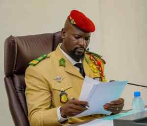 Guinée : Doumbouya frappe fort au sommet de l’État, trois têtes tombent sans explication officielle