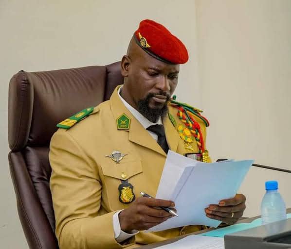 Guinée : Doumbouya frappe fort au sommet de l’État, trois têtes tombent sans explication officielle