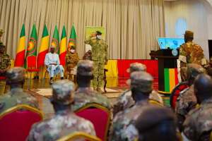 Mali : la junte célèbre la libération de 82 soldats, mais cache ses failles