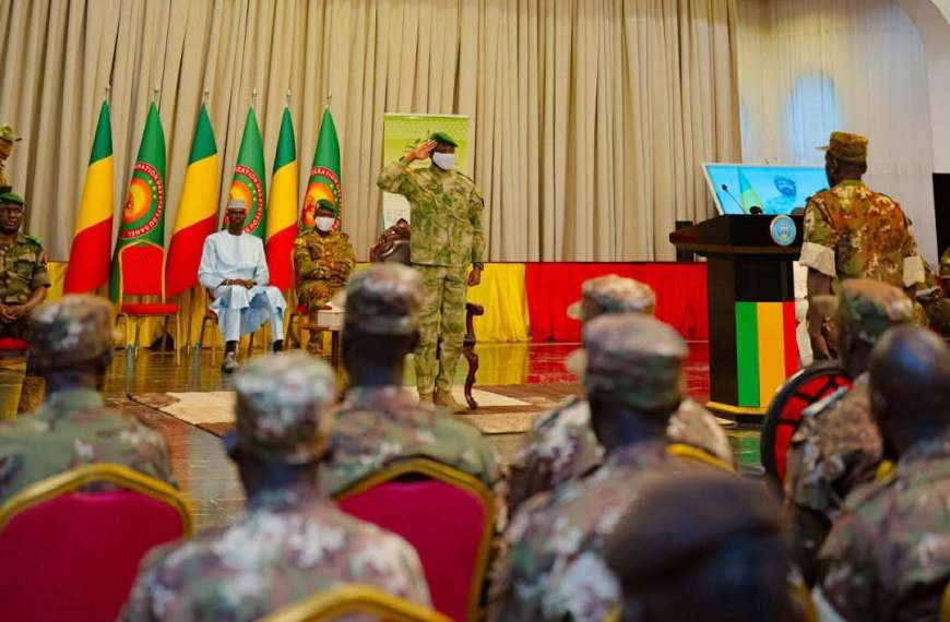 Mali : la junte célèbre la libération de 82 soldats, mais cache ses failles