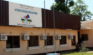 CENTRAFRIQUE : L’INCENDIE DE L’ANE APRÈS LE CAMBRIOLAGE DU CONSEIL CONSTITUTIONNEL MET L’ÉTAT FACE À SES RESPONSABILITÉS