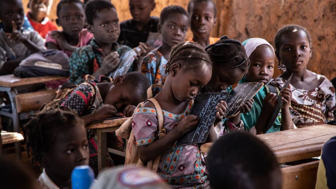 Crise de l’éducation au Sahel : des millions d’enfants privés de rentrée scolaire par la terreur djihadiste