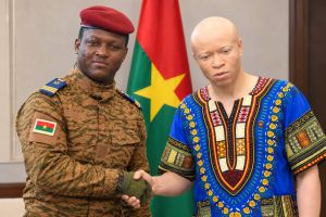 Burkina Faso : Claude Wilfried Ekanga, l’« albinos noir » tant attendu d’Ibrahim Traoré ?